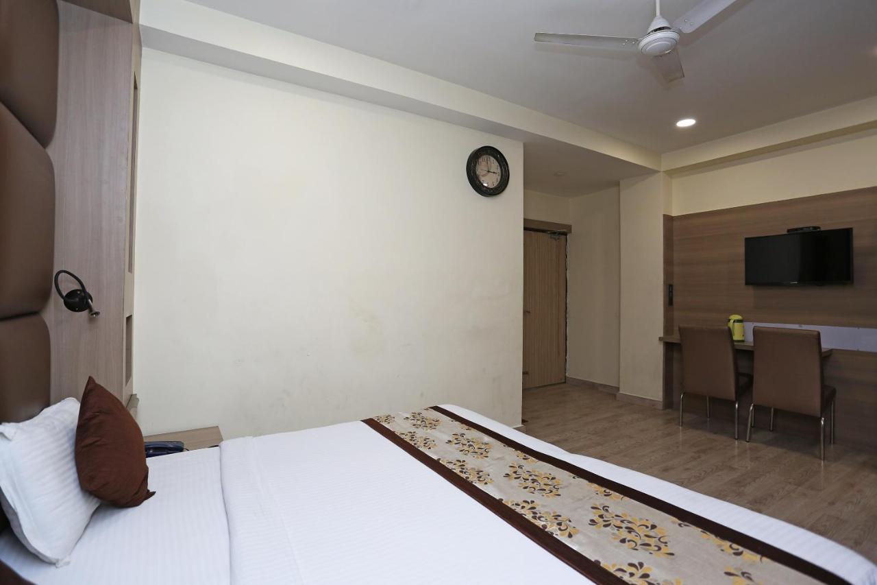Capital O 5663 Gs Inn Chinhat Rom bilde